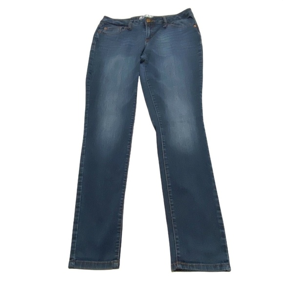 No Boundaries Skinny Women's size 13 Dark Wash Blue Denim Jeans - Picture 1 of 3